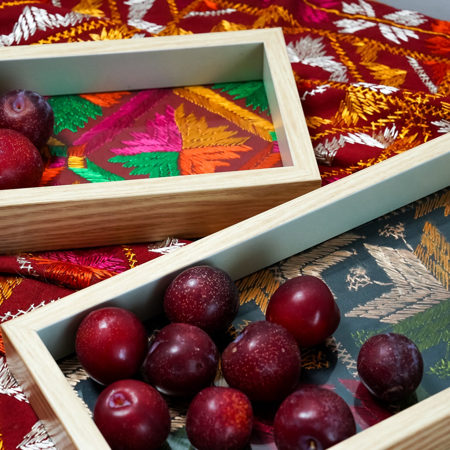 PHULKARI TRAY WITH COASTERS – HERITAGE IN EVERY THREAD