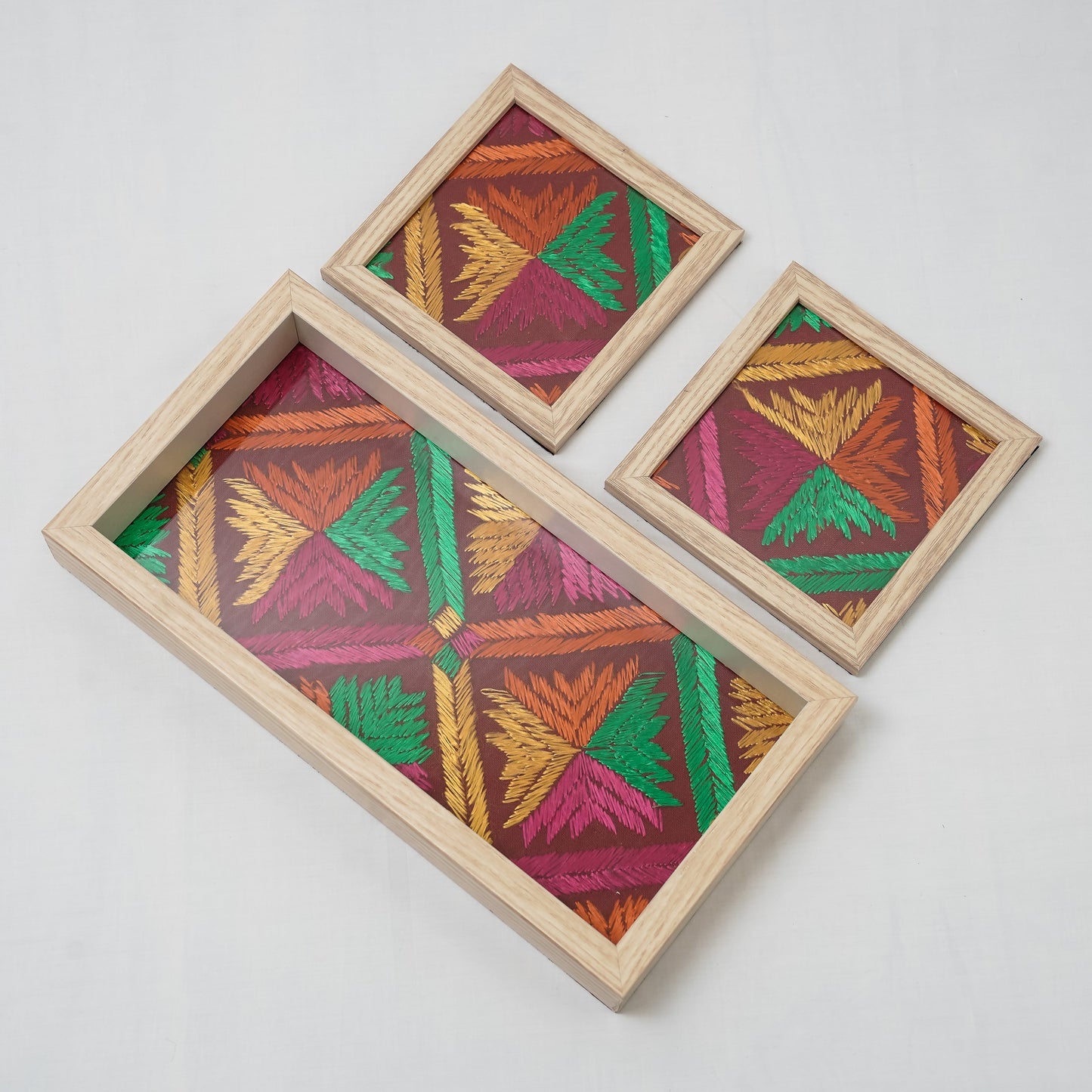 PHULKARI TRAY WITH COASTERS – HERITAGE IN EVERY THREAD