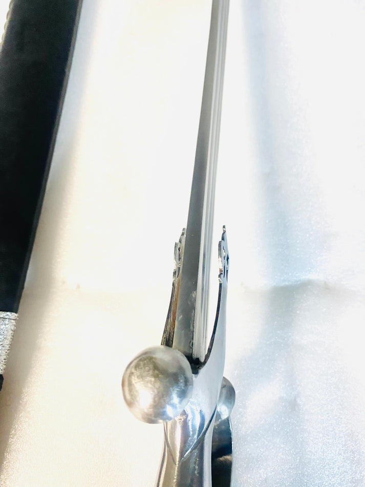Sirohi with a flat, round top scabbard